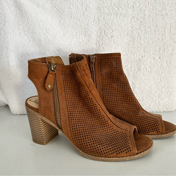 Women's Brown Peep-Toe Ankle Boots - Picture 1 of 7